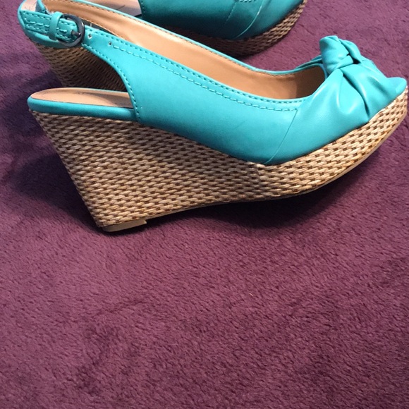 Shoes - Picture 4 of 7